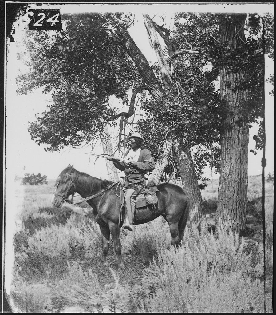 898px-Bloody_Knife,_Custer's_scout,_on_Yellowstone_Expedition,_1873_-_NARA_-_524373